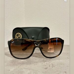 Ray-Ban  Unisex Sunglasses 60mm square rounded off lens 
Lite Havana Frame